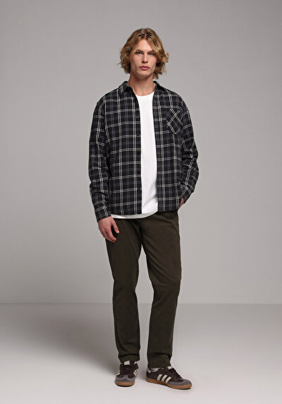 Image de Pantalon Vert Straight Leg Medium Rise En Chino Regular Fit Homme