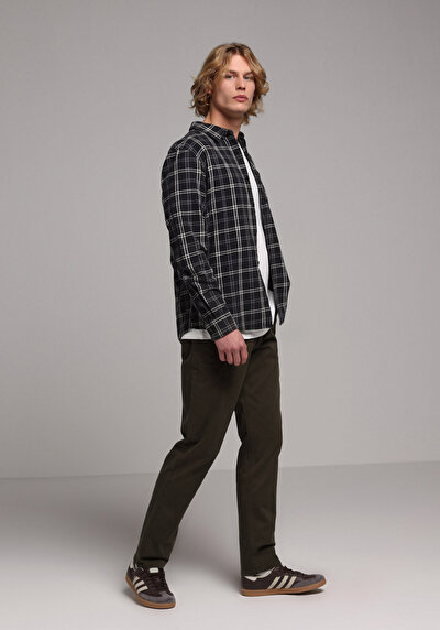 Image de Pantalon Vert Straight Leg Medium Rise En Chino Regular Fit Homme