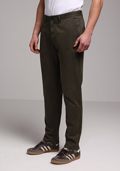 Image de Pantalon Vert Straight Leg Medium Rise En Chino Regular Fit Homme