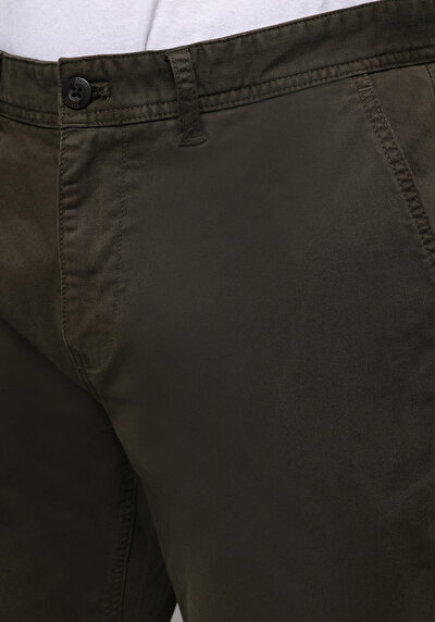 Image de Pantalon Vert Straight Leg Medium Rise En Chino Regular Fit Homme