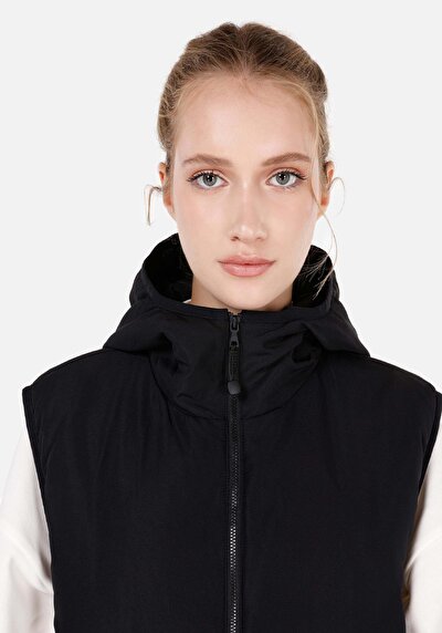 Afficher les détails de Gilet Noir Regular Fit Femme
