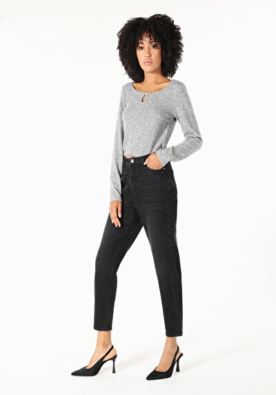 Image de 896 Maria Pantalon Noir Tapered Leg En Mom Fit Femme