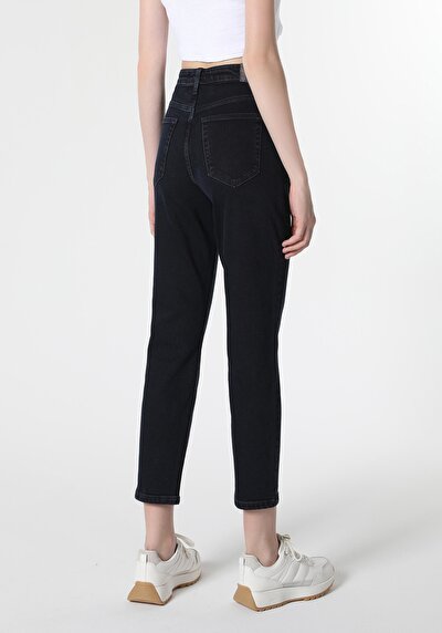 Image de 891 Maya Pantalon Denim Tapered Leg  En  Slim Fit Femme