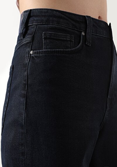 Afficher les détails de 891 Maya Pantalon Denim Tapered Leg  En  Slim Fit Femme