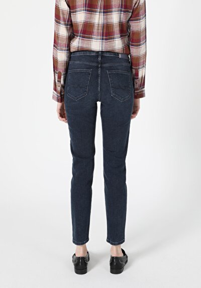 Image de 703 Carla Pantalon Denim Straight Leg En Slim Fit Femme