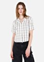 thumb-Afficher les détails de Chemise À Manches Courtes Ecru  Regular Fit Femme