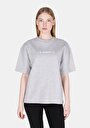 thumb-Afficher les détails de T-shirt À Manches Courtes Gris Comfort Fit Imprimé Femme