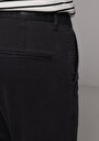 thumb-Afficher les détails de Pantalon Gris Straight Leg Medium Rise En Gabardine Slim Fit Homme