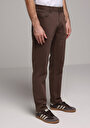 thumb-Afficher les détails de Pantalon Marron Straight Leg Medium Rise En Sergé Regular Fit Homme