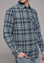 thumb-Afficher les détails de Chemise À Manches Longues Vert Regular Fit Plaid Sergé Homme