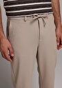 thumb-Afficher les détails de Pantalon Beige Straight Leg Medium Rise En Verrouillage Regular Fit Homme