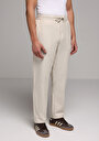 thumb-Afficher les détails de Pantalon Beige Straight Leg Medium Rise En Sergé Regular Fit Homme