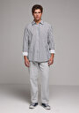 thumb-Afficher les détails de Pantalon Gris Straight Leg Medium Rise En Sergé Regular Fit Homme