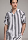 thumb-Afficher les détails de Chemise À Manches Courtes Marine Rayé Relaxed Fit Homme