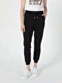 thumb-Afficher les détails de Pantalon De Survêtement Noir Regular Fit Femme